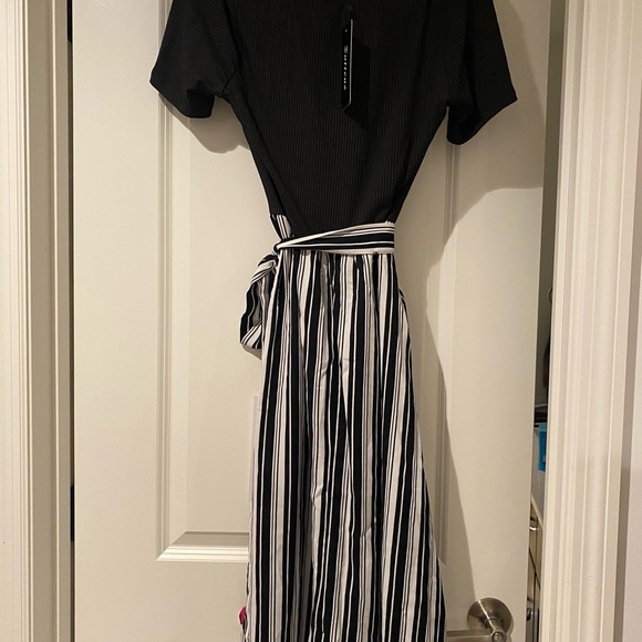 Dress with black and white stripes - Picture 2 of 3